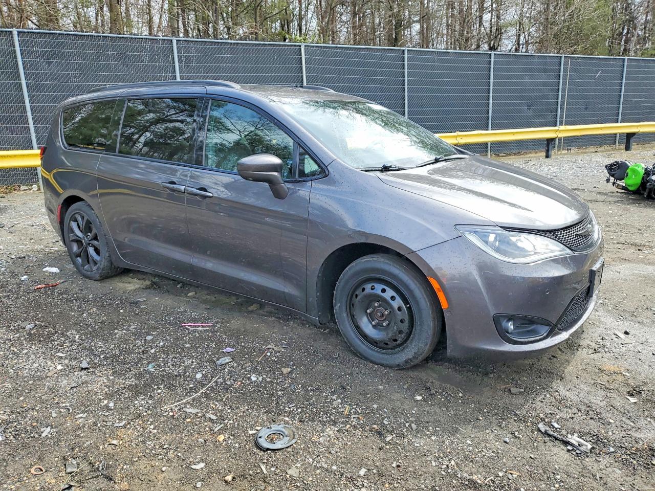 Chrysler Pacifica Touring L Plus