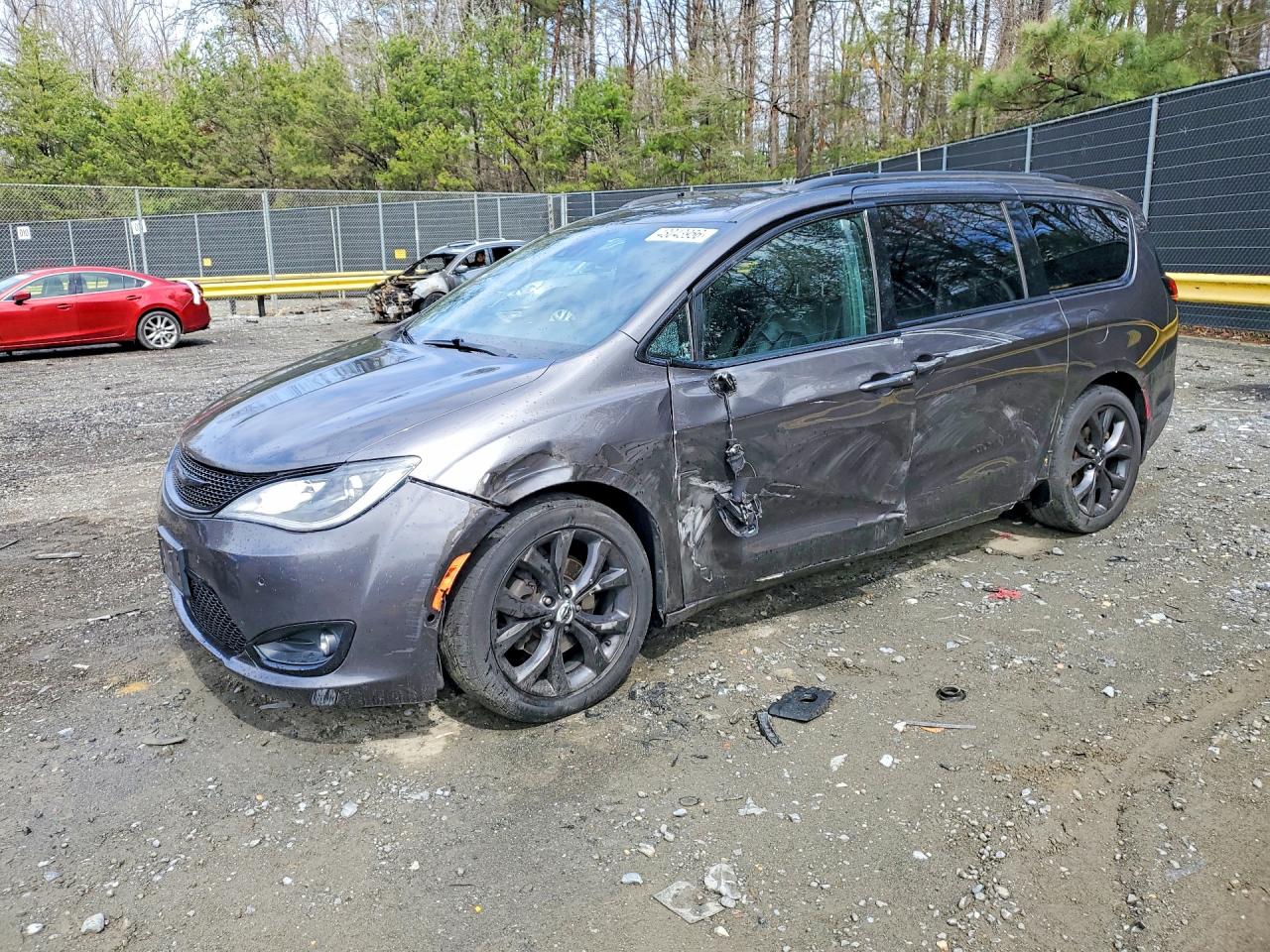 Salvage Chrysler Pacifica Image
