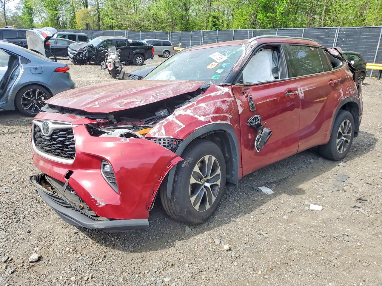 Salvage Toyota Highlander Image