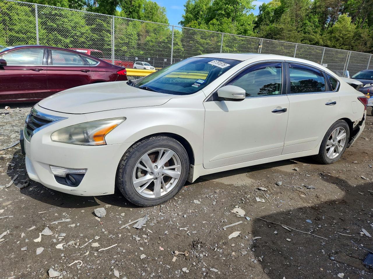 Salvage Nissan Altima Image