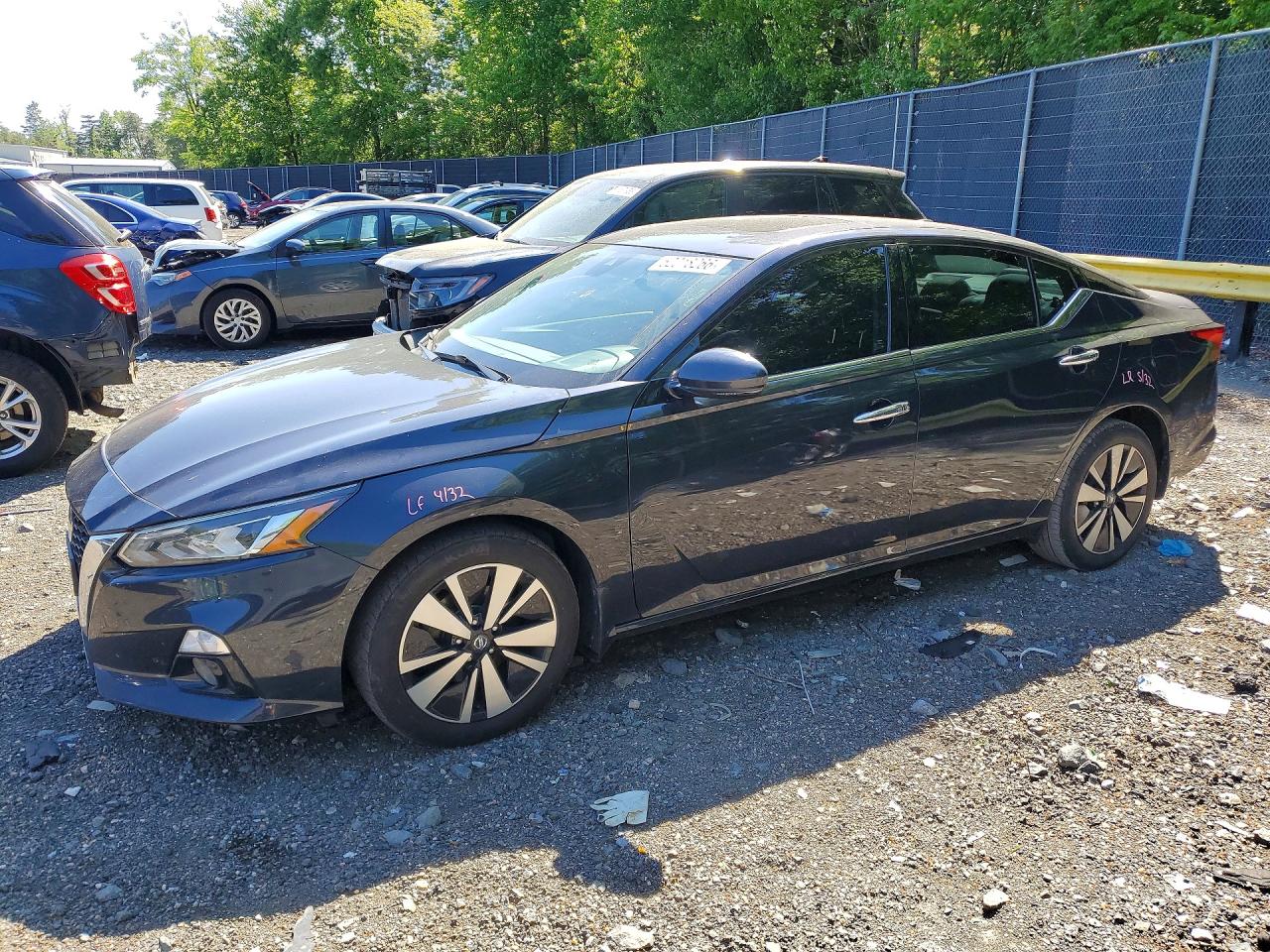 Salvage Nissan Altima Image