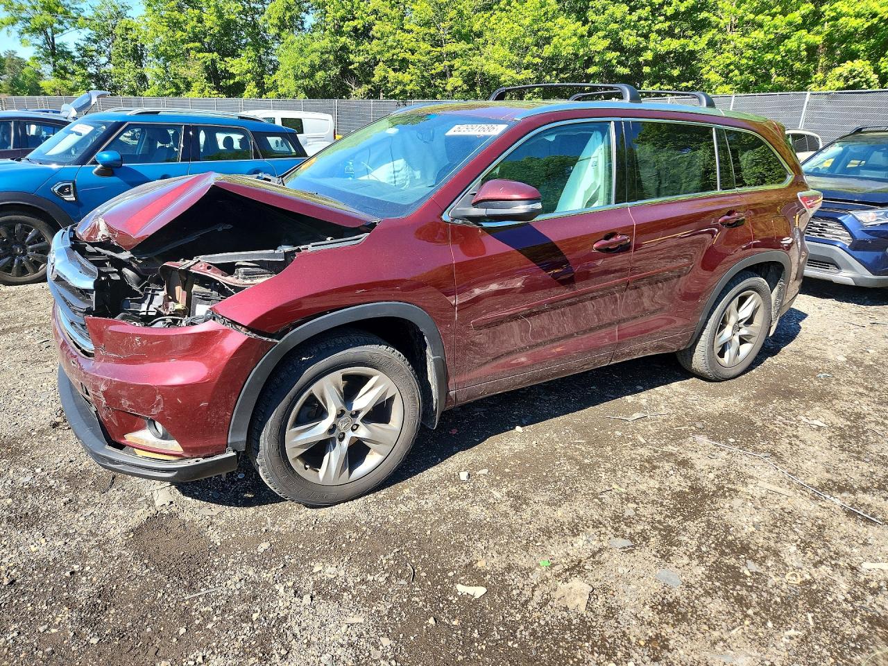 Salvage Toyota Highlander Image