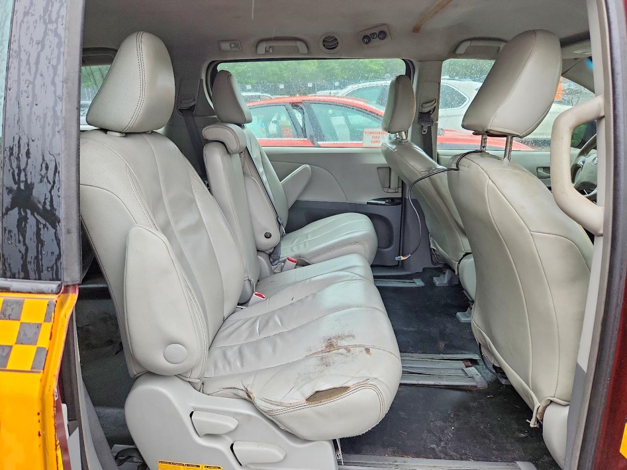Toyota Sienna L 7-passenger