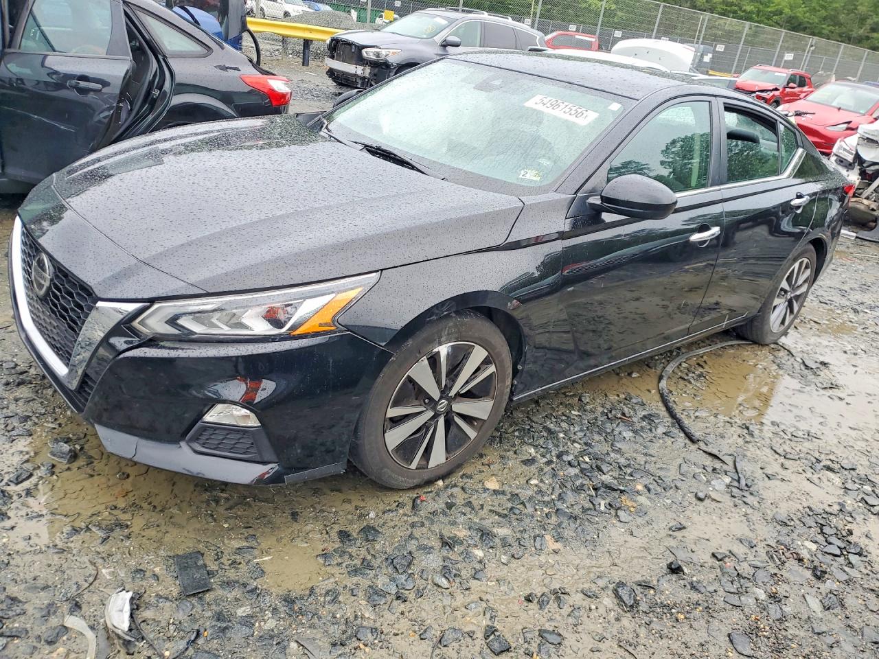 Salvage Nissan Altima Image