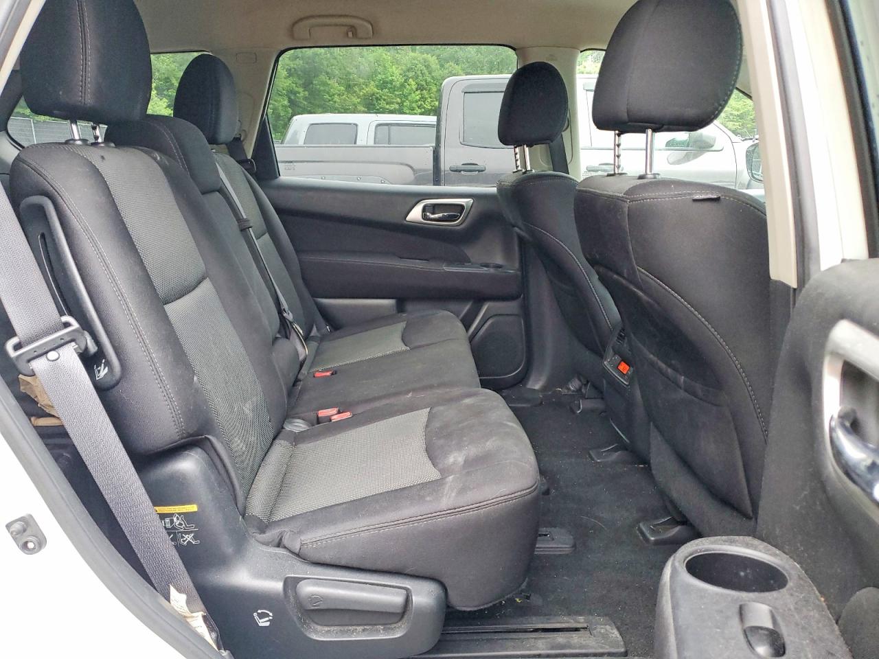 Nissan Pathfinder S