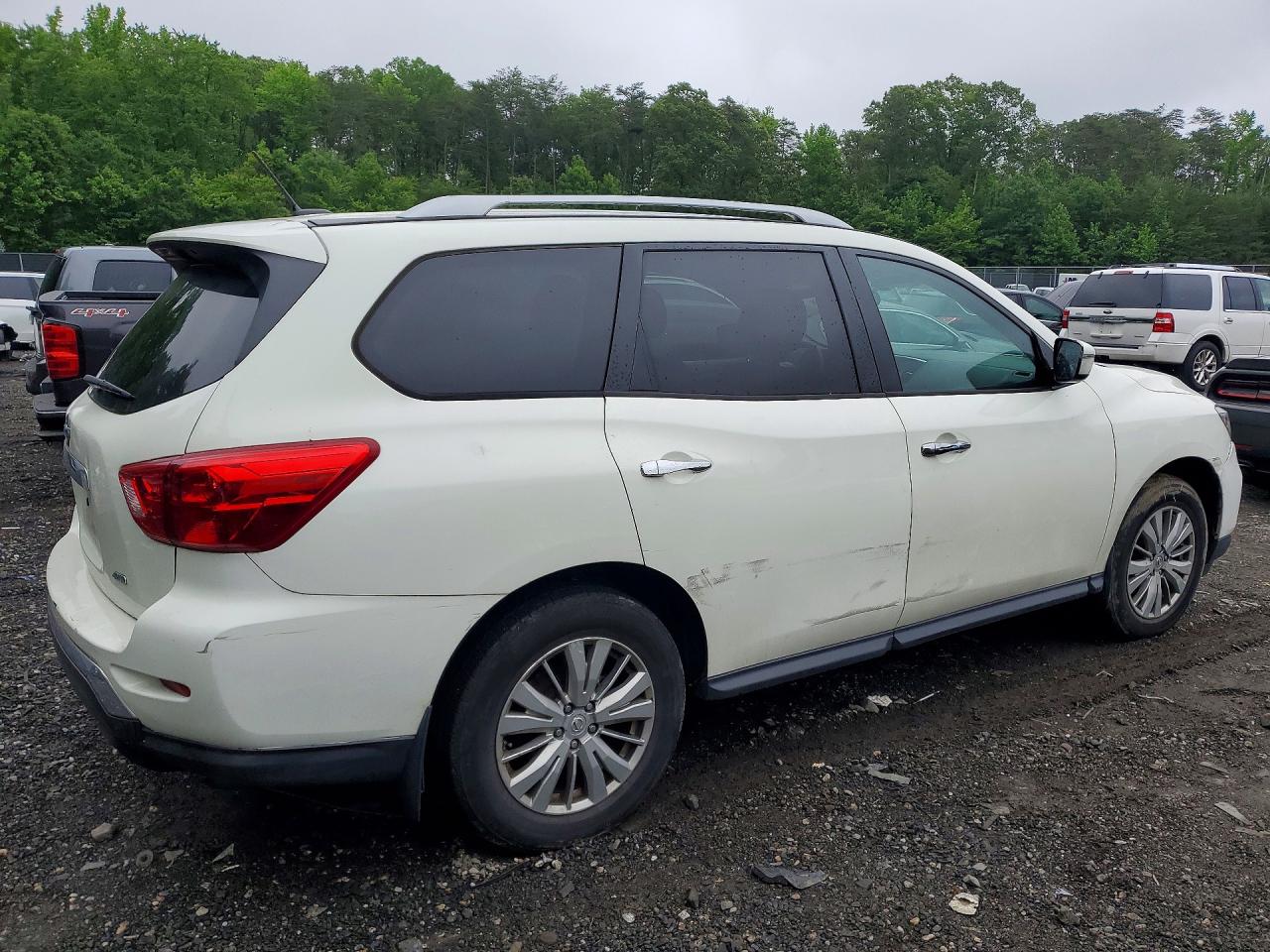 Nissan Pathfinder S