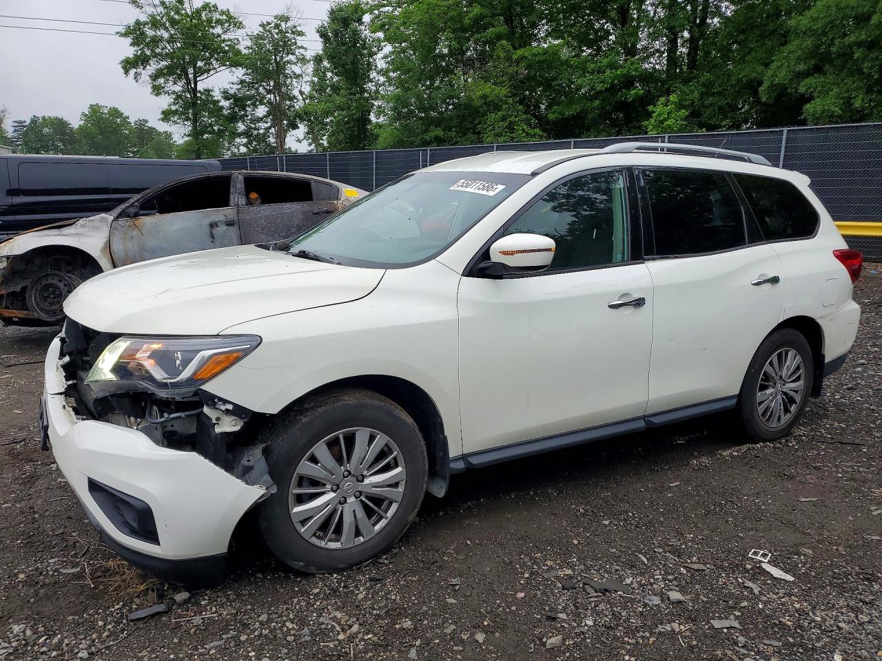 Salvage Nissan Pathfinder Image