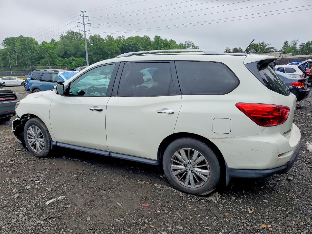 Nissan Pathfinder S