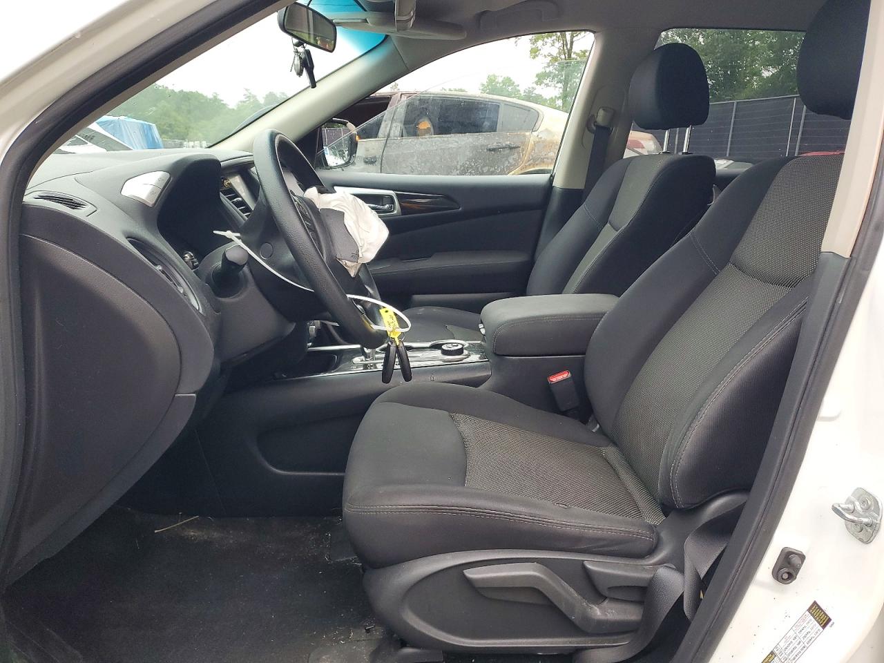 Nissan Pathfinder S