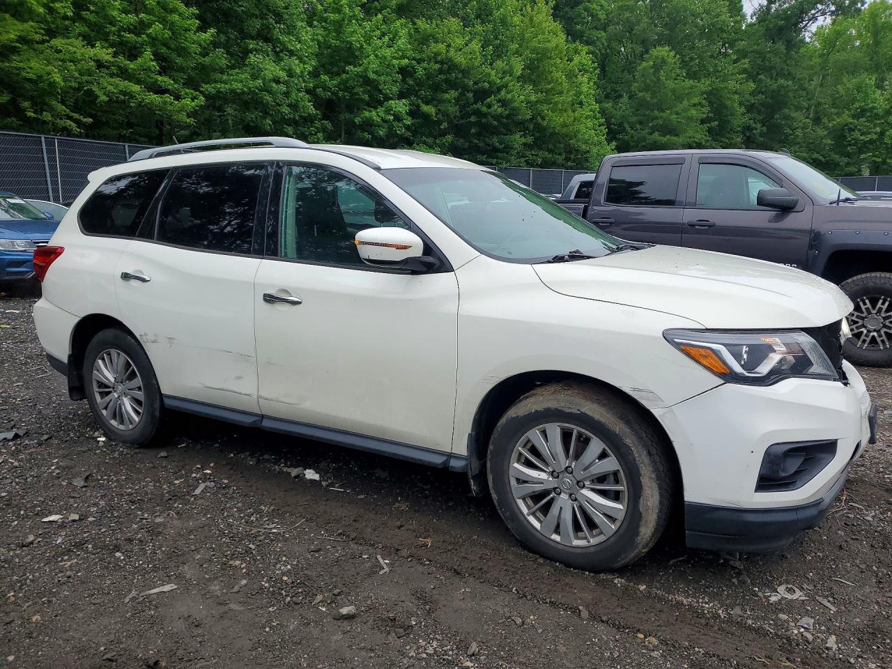 Nissan Pathfinder S