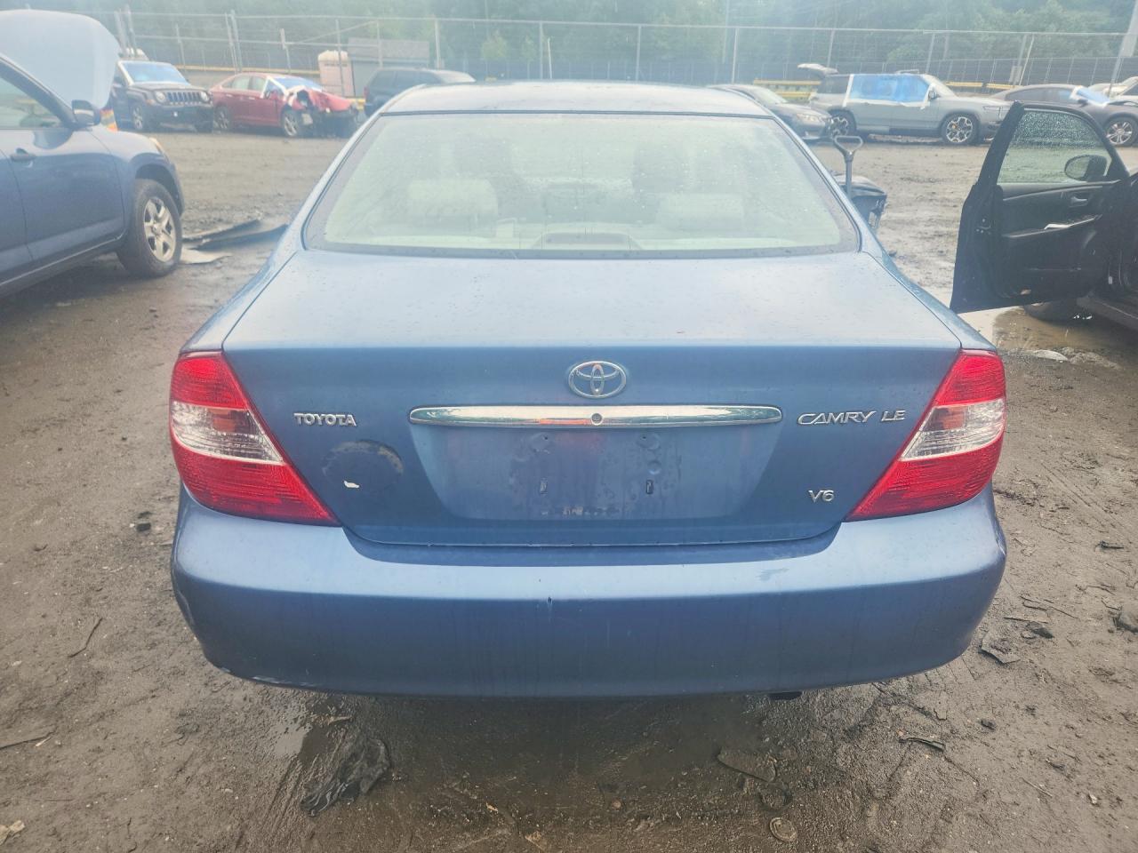 Toyota Camry Le V6