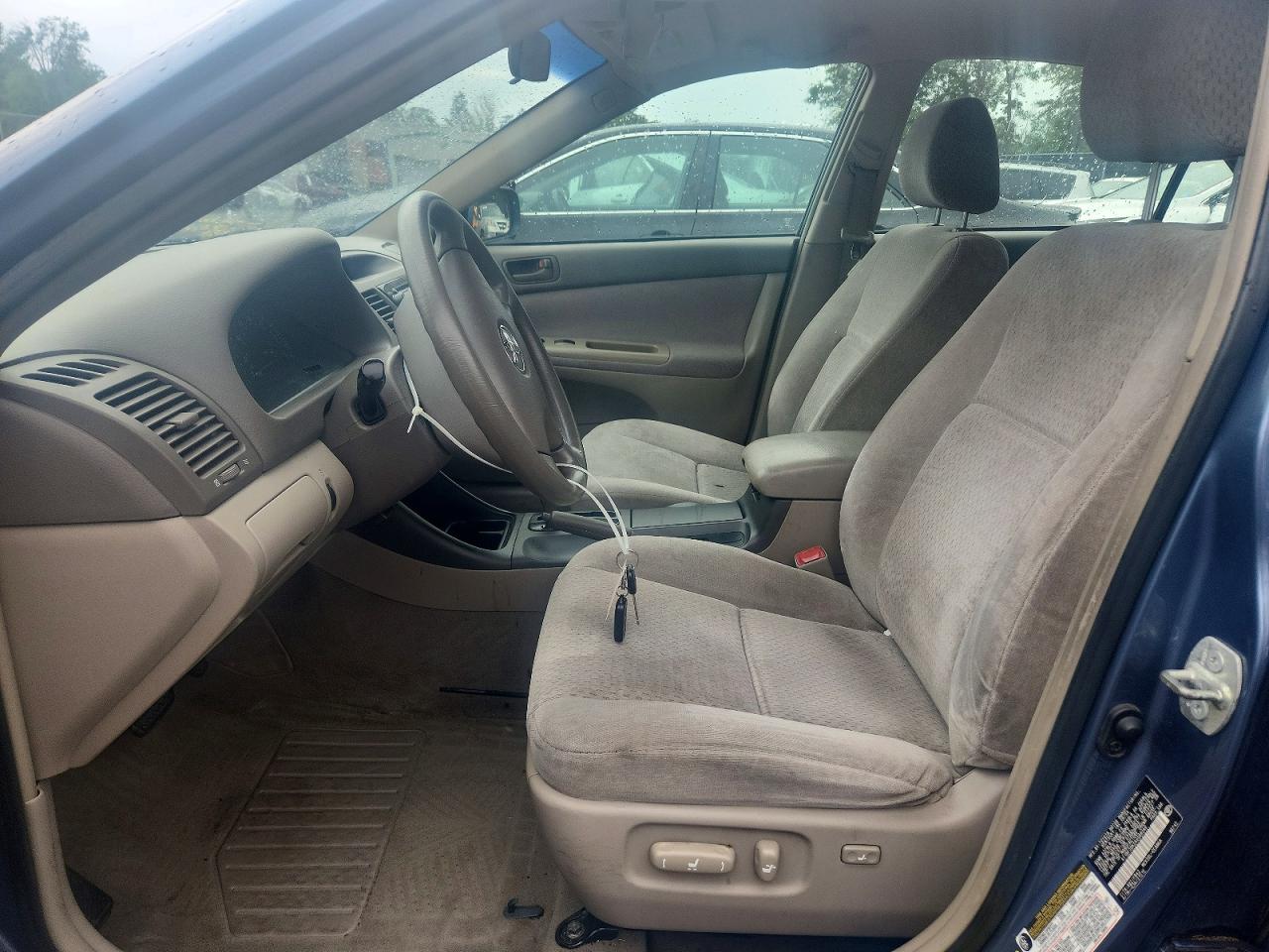 Toyota Camry Le V6