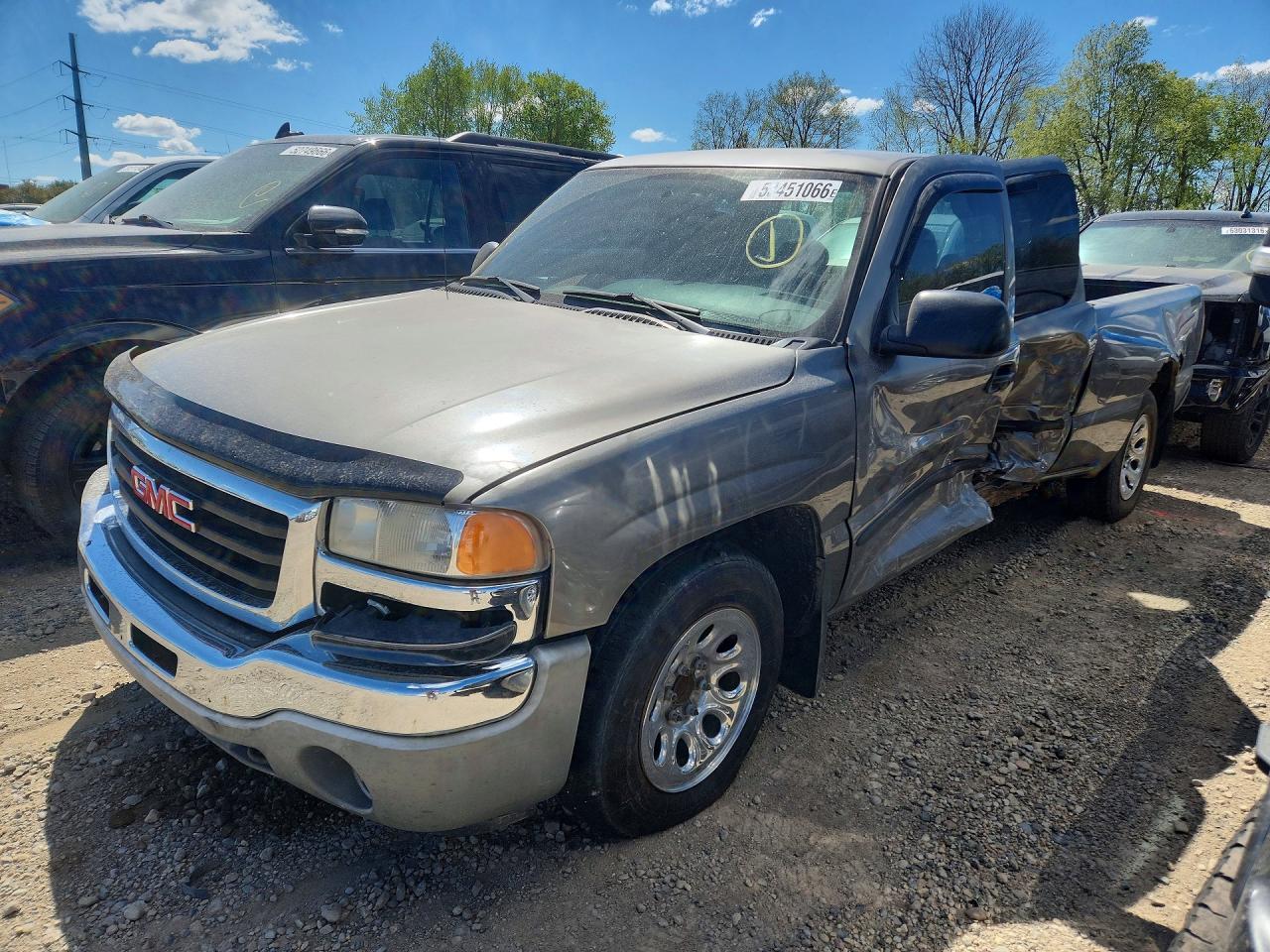 Salvage GMC Sierra Image