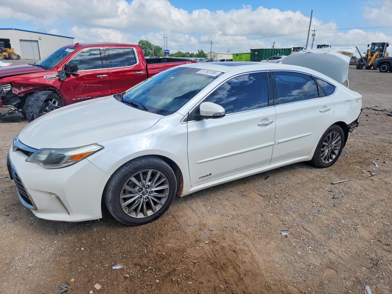 Salvage Toyota Avalon Image