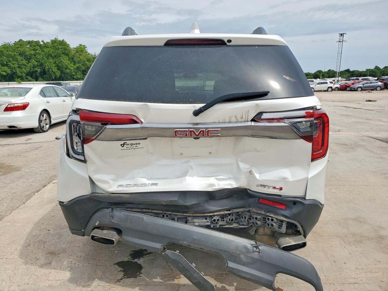 GMC Acadia At4