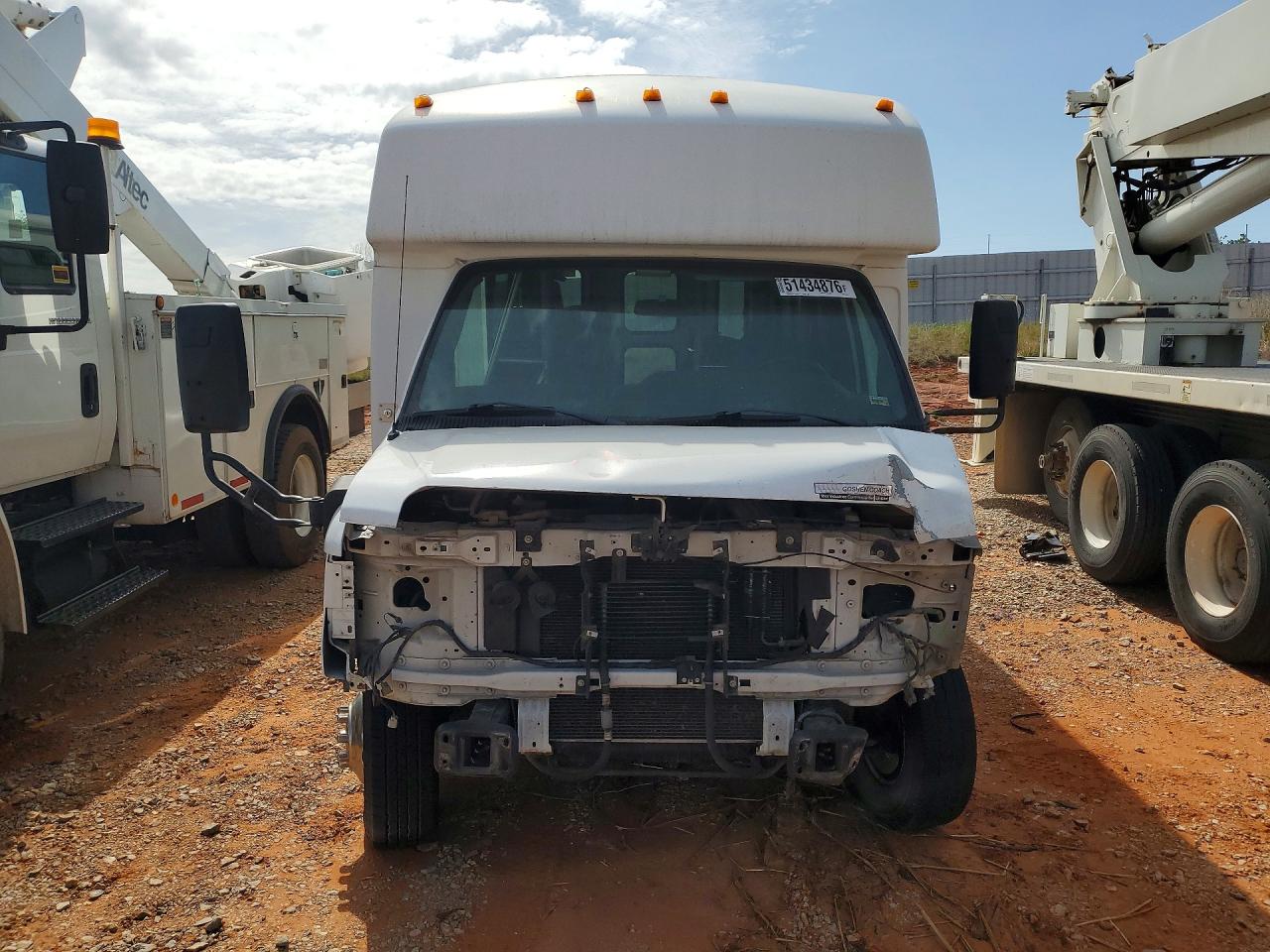 Ford Econoline E450 Super Duty Cutaway Van
