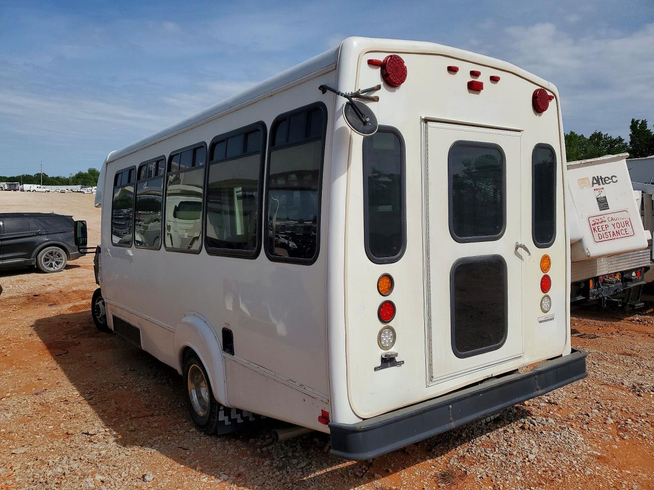 Ford Econoline E450 Super Duty Cutaway Van