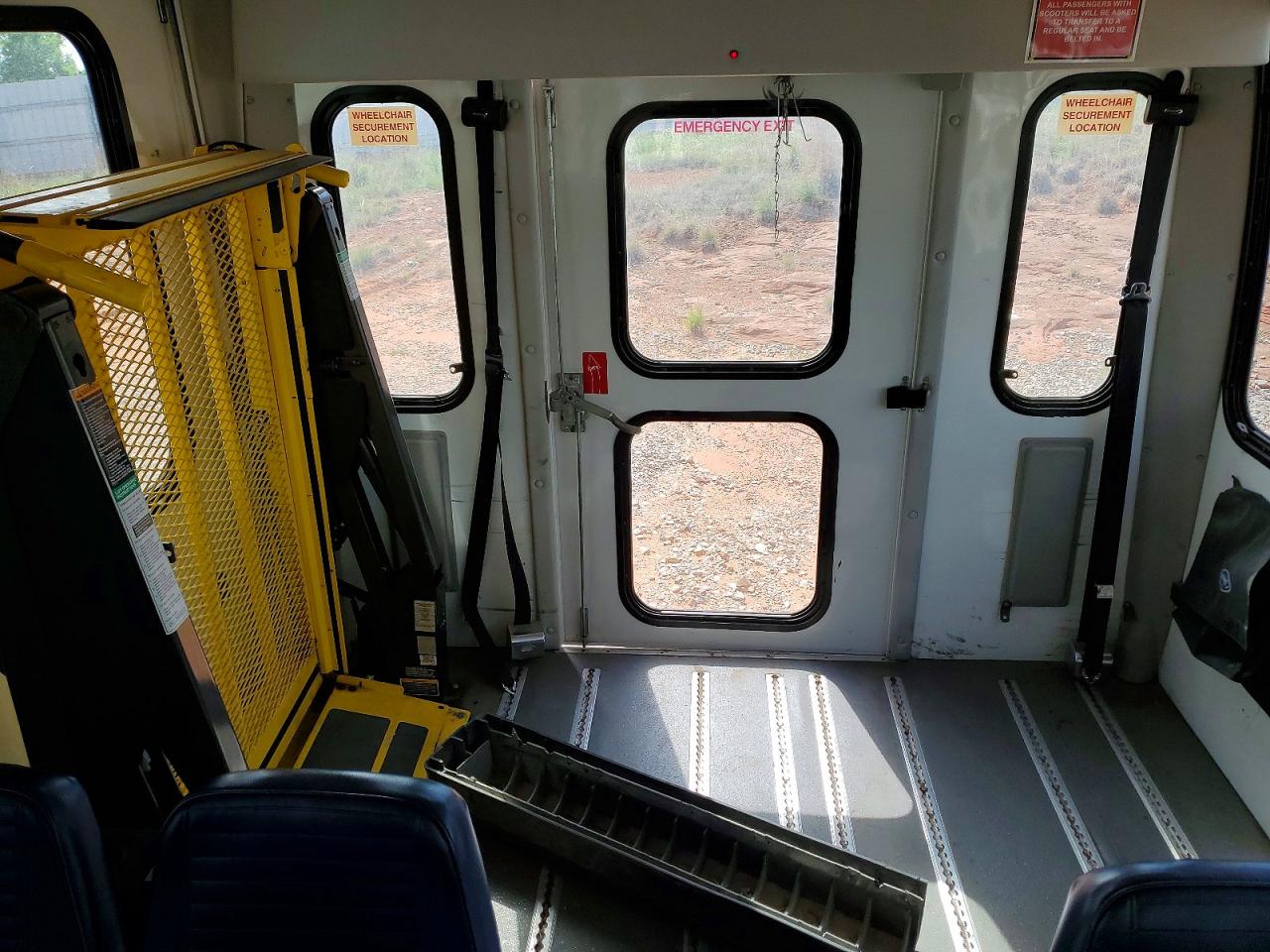 Ford Econoline E450 Super Duty Cutaway Van