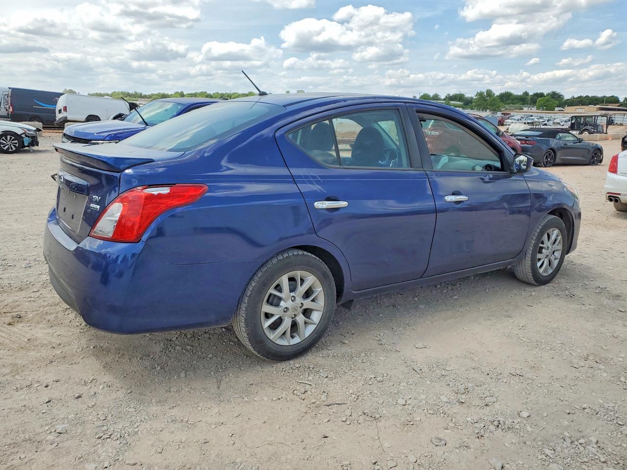 Nissan Versa Sv