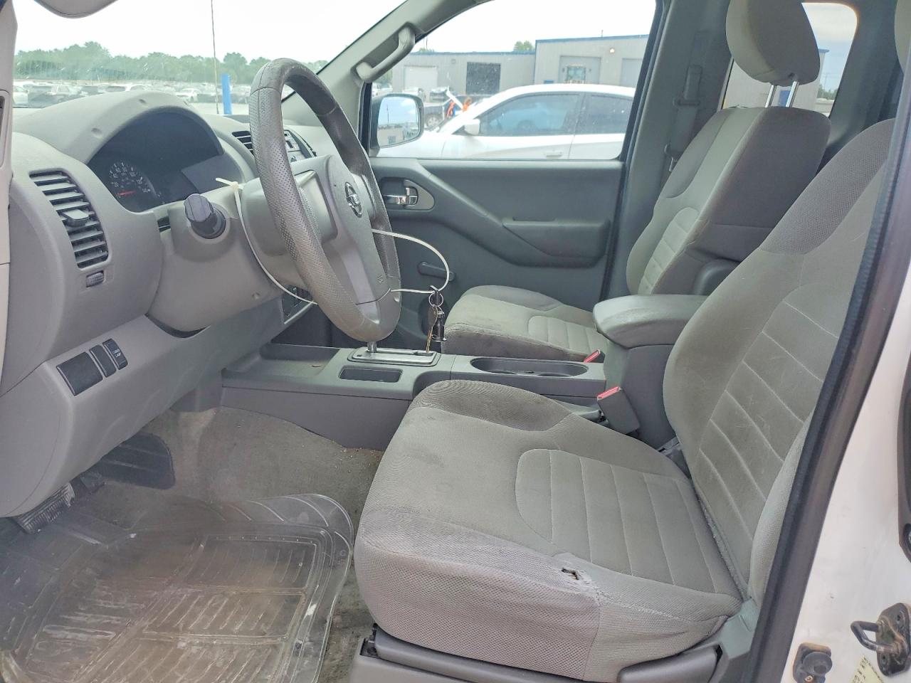 Nissan Frontier S