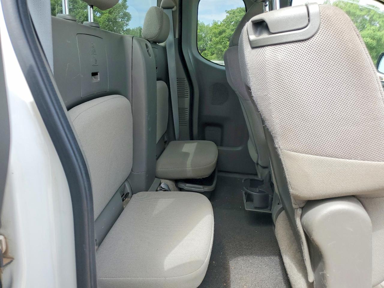 Nissan Frontier S