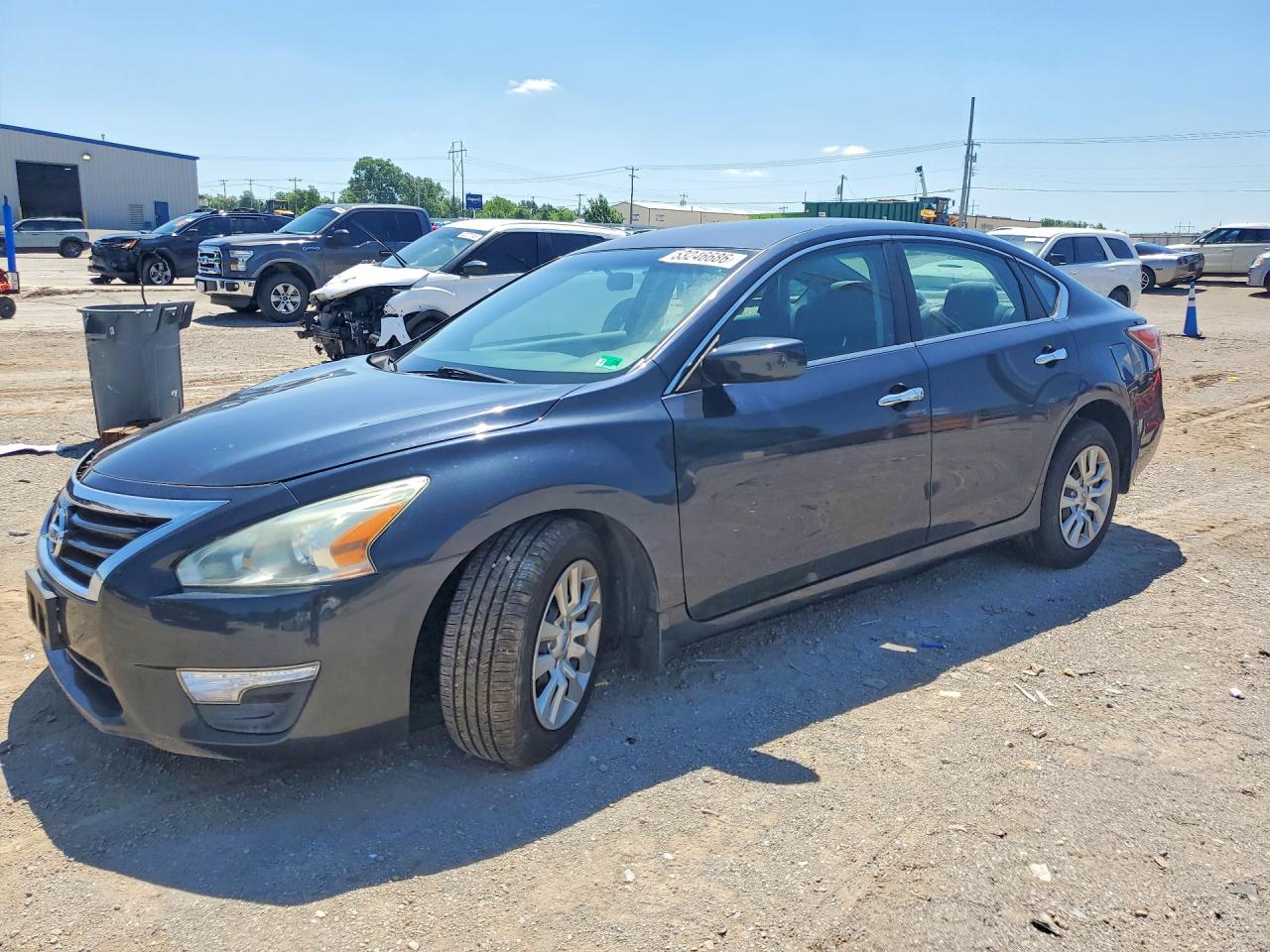 Salvage Nissan Altima Image
