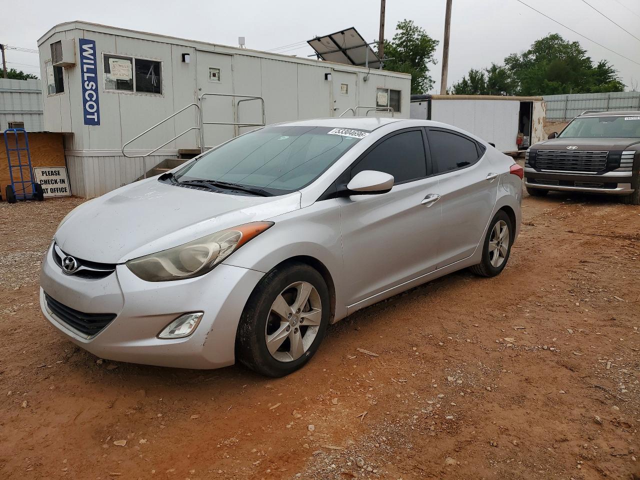 Salvage Hyundai ELANTRA Image