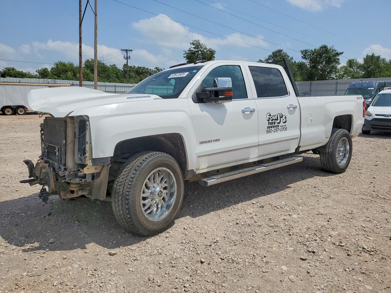 Salvage Chevrolet Silverado Image