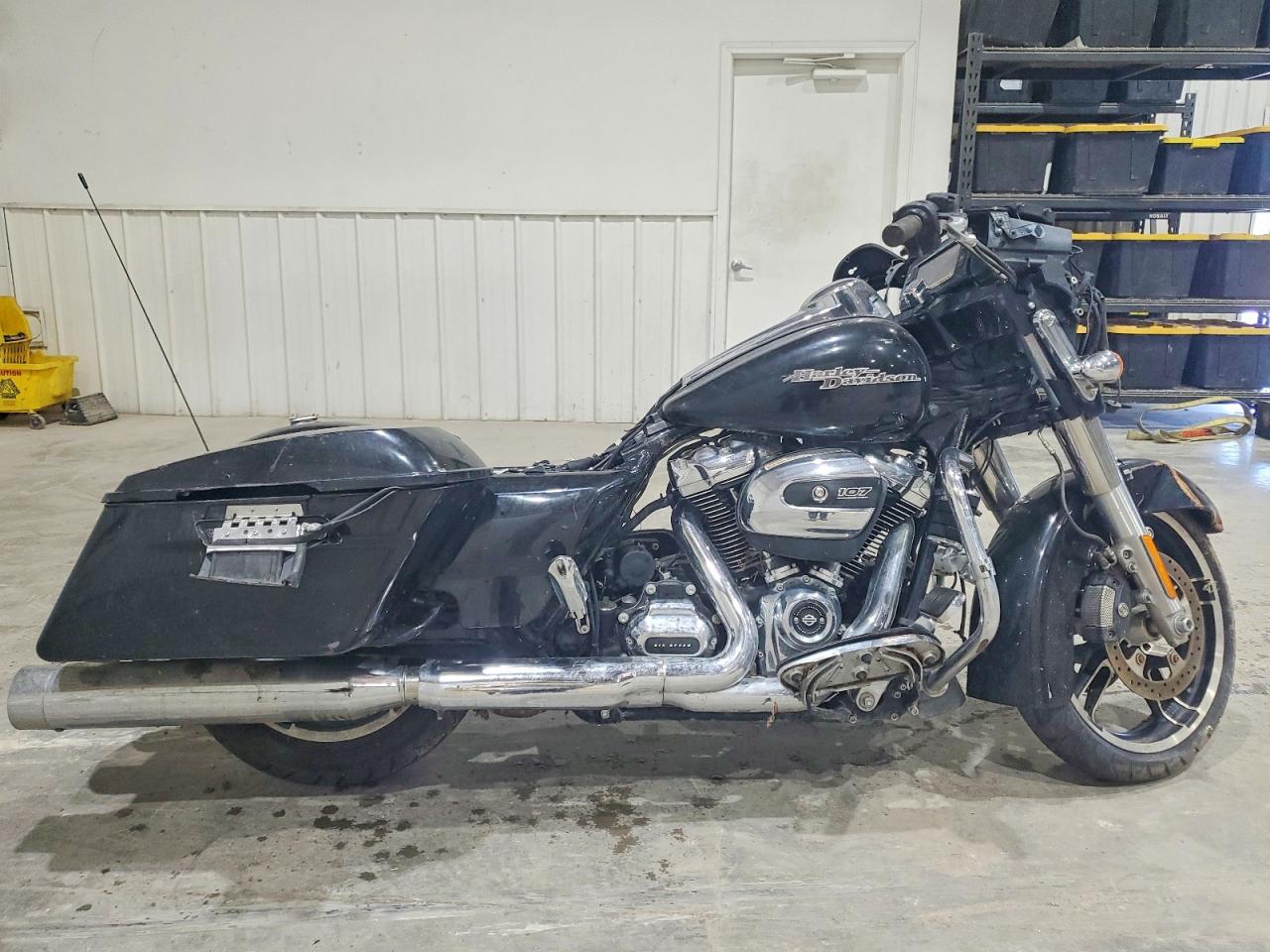 Salvage Harley-Davidson Fl Image
