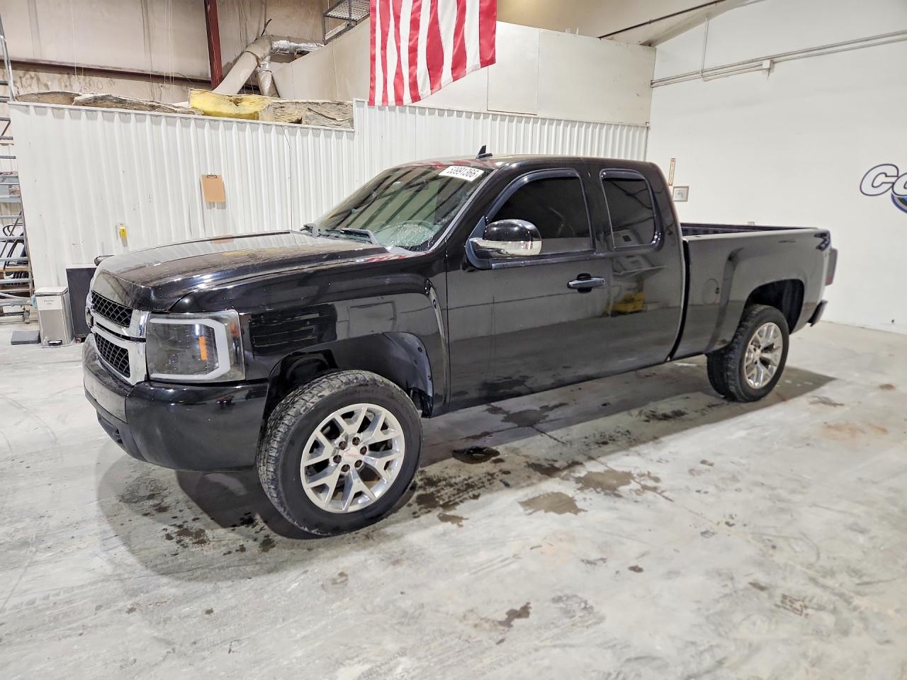 Salvage Chevrolet Silverado Image