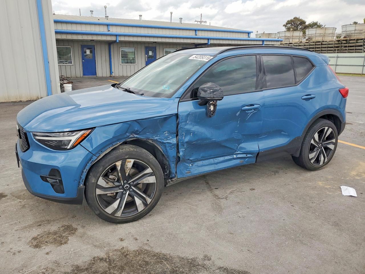 Salvage Volvo XC40 Image