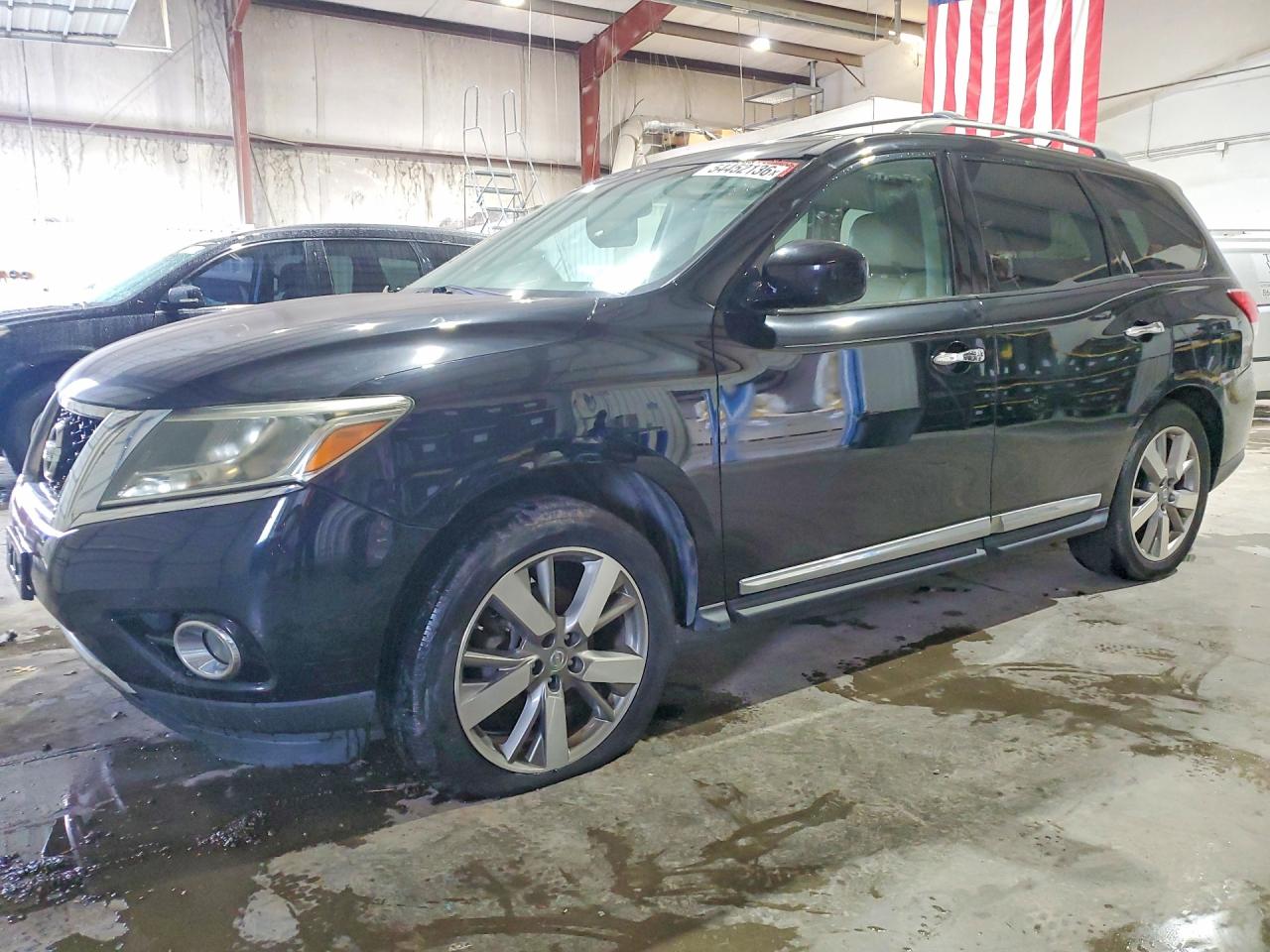 Salvage Nissan Pathfinder Image