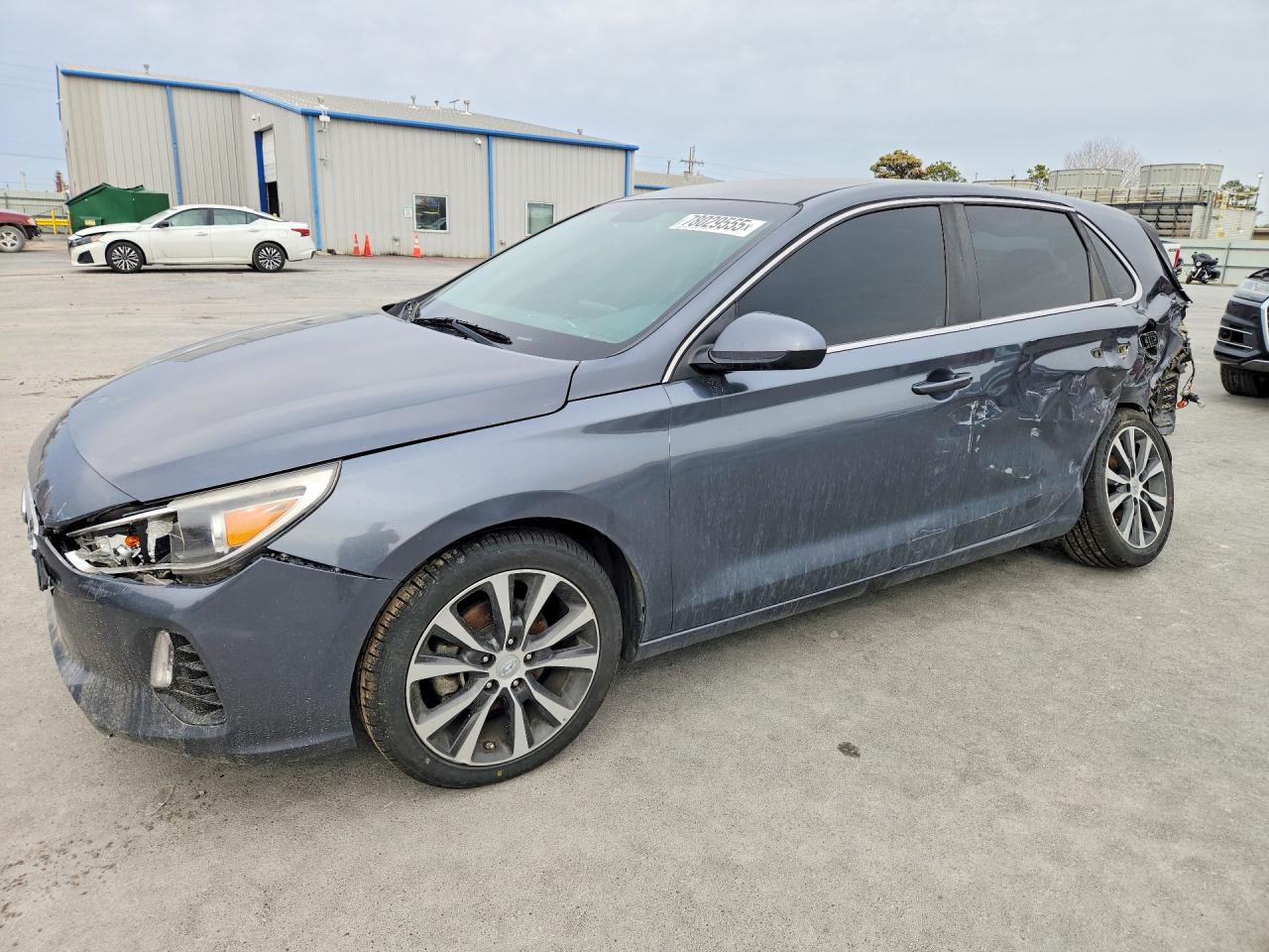 Salvage Hyundai ELANTRA Image
