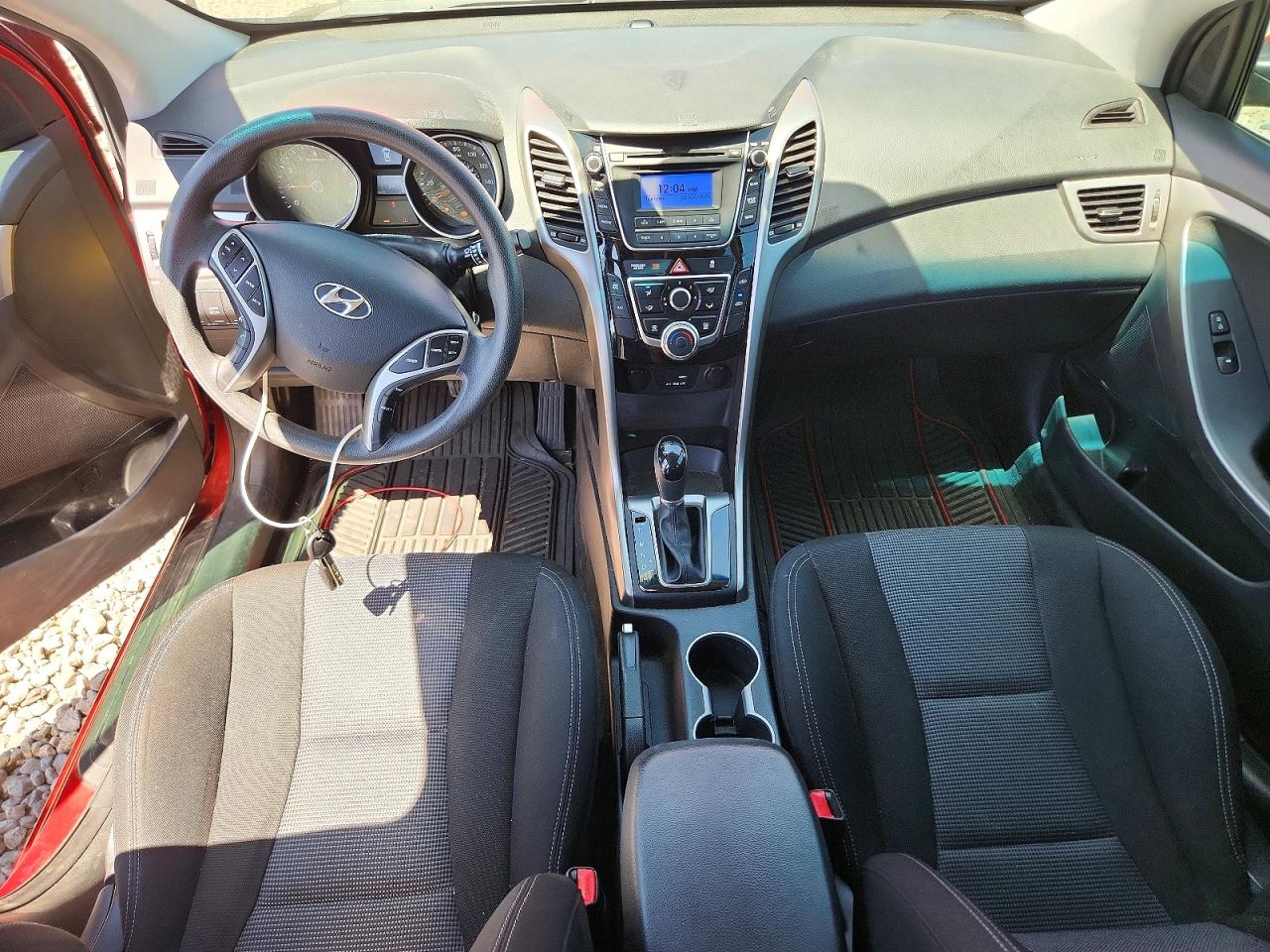 Hyundai ELANTRA Base