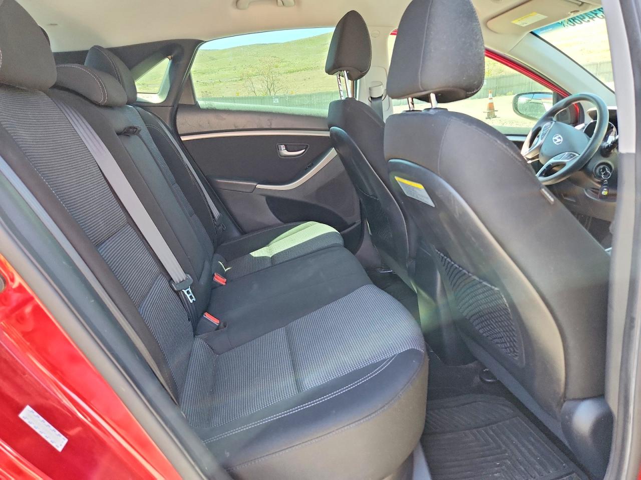 Hyundai ELANTRA Base