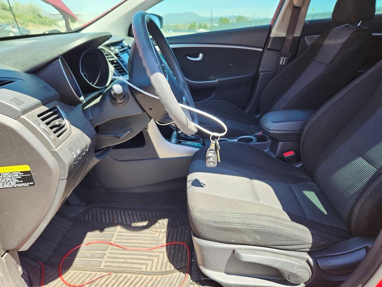 Hyundai ELANTRA Base