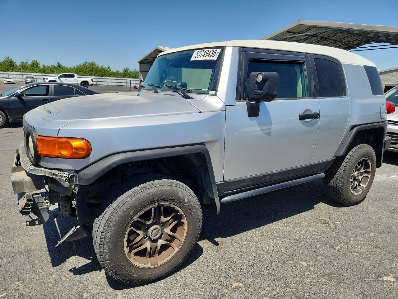 Salvage Toyota FJ Cruiser Image