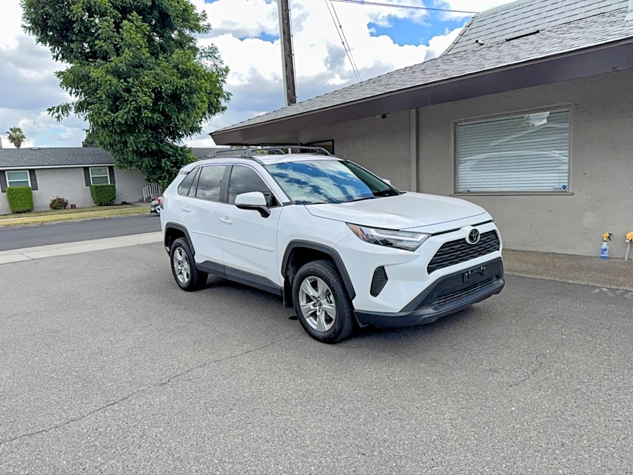 Salvage Toyota RAV4 Image
