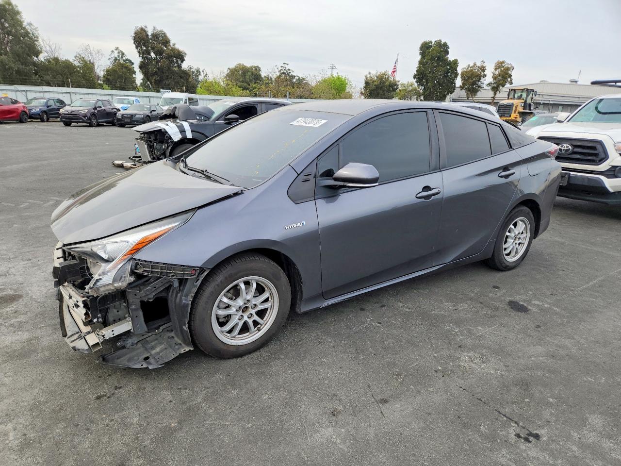 Salvage Toyota Prius Image