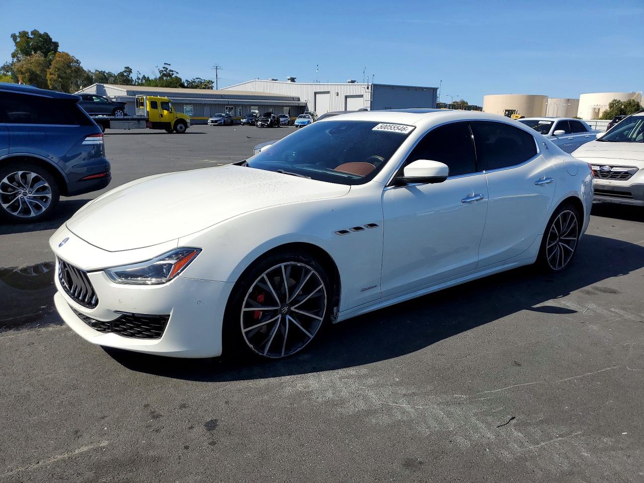 Salvage Maserati Ghibli Image