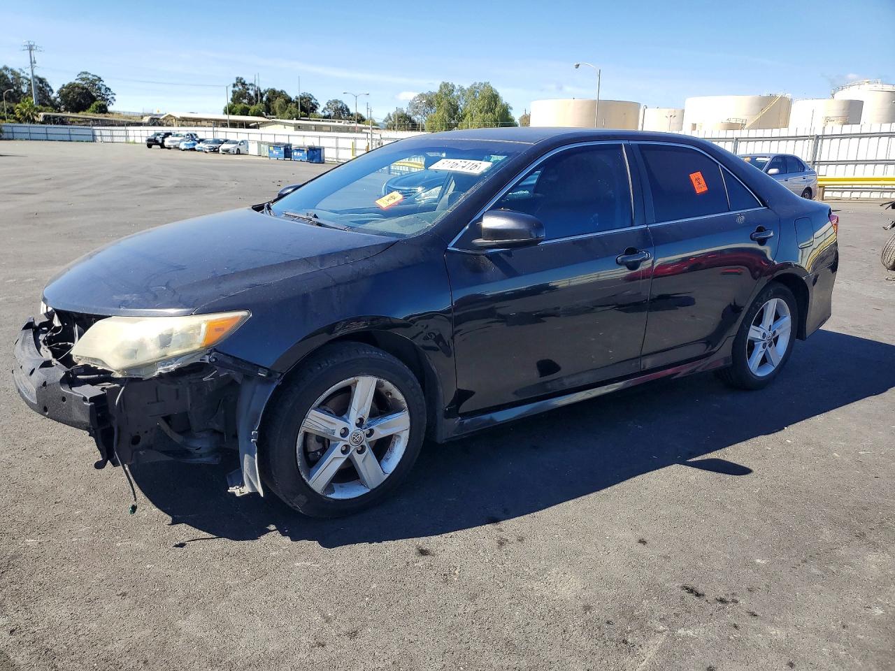 Salvage Toyota Camry Image