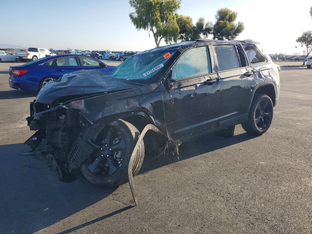 Salvage Jeep Cherokee Image
