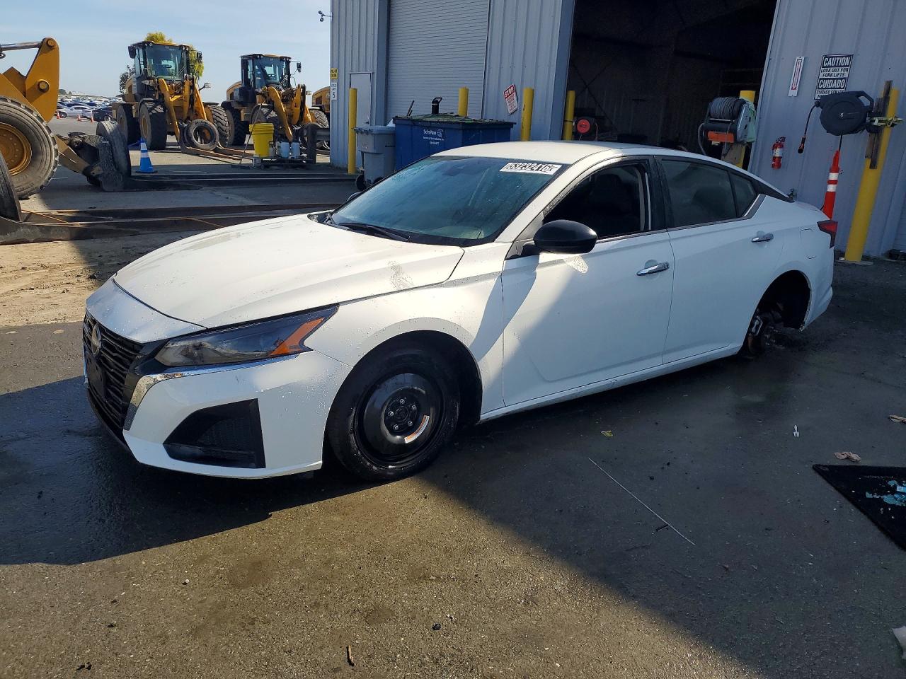 Salvage Nissan Altima Image