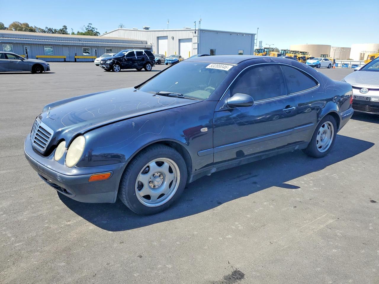 Salvage Mercedes-Benz Clk-class Image