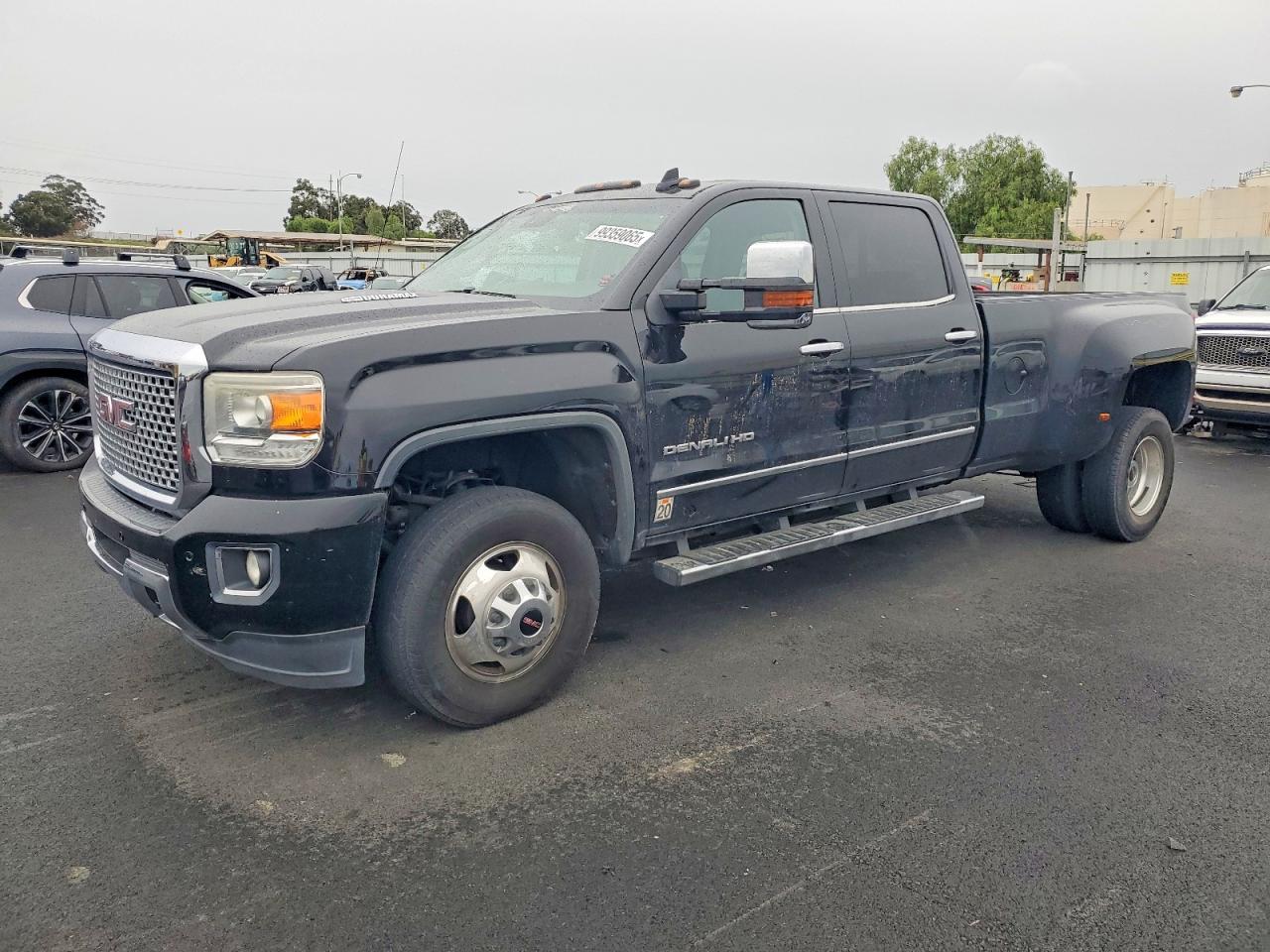 Salvage GMC Sierra Image