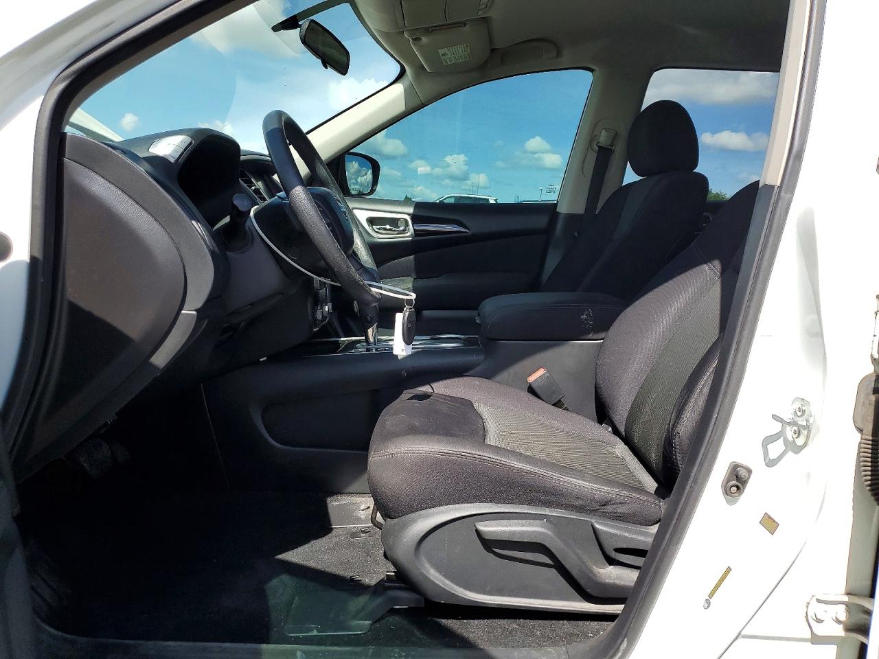 Nissan Pathfinder S