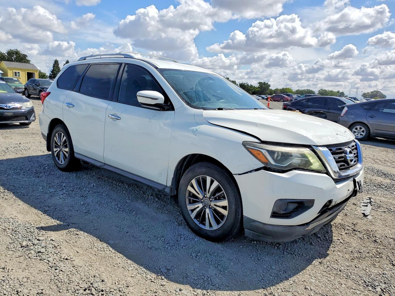 Nissan Pathfinder S