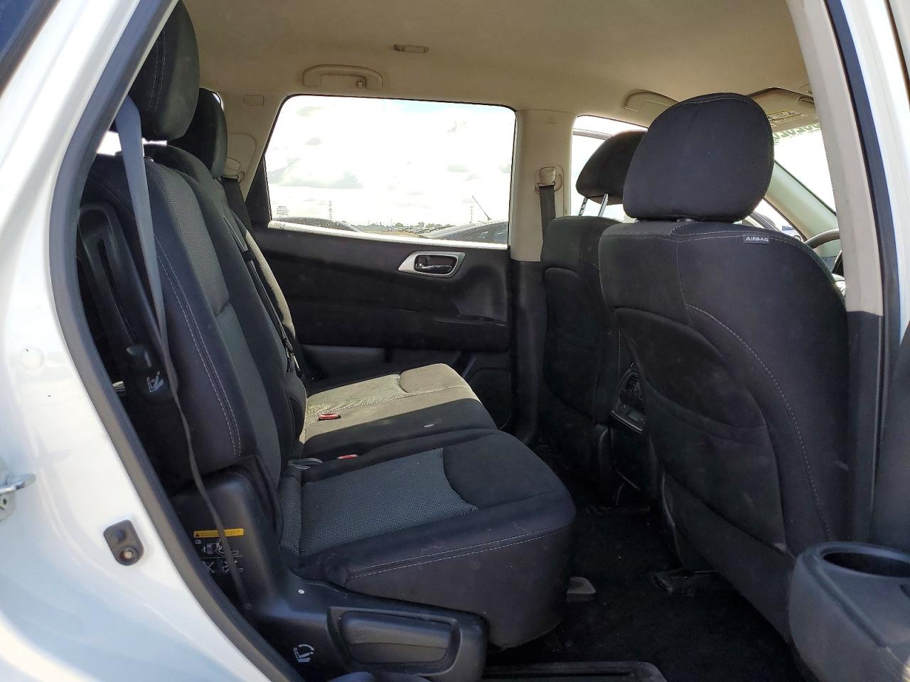 Nissan Pathfinder S