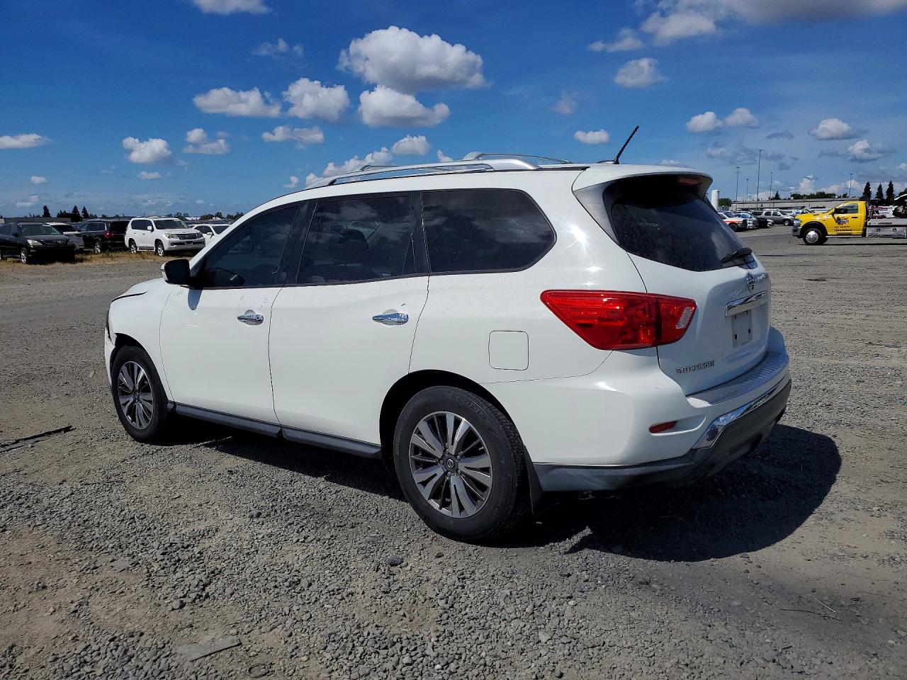 Nissan Pathfinder S
