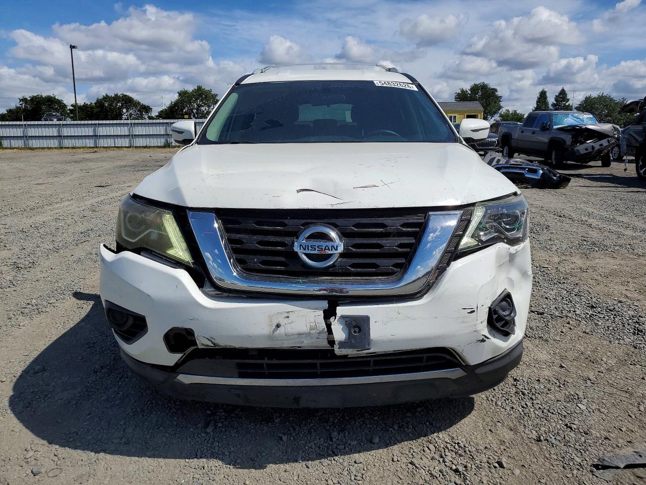 Nissan Pathfinder S